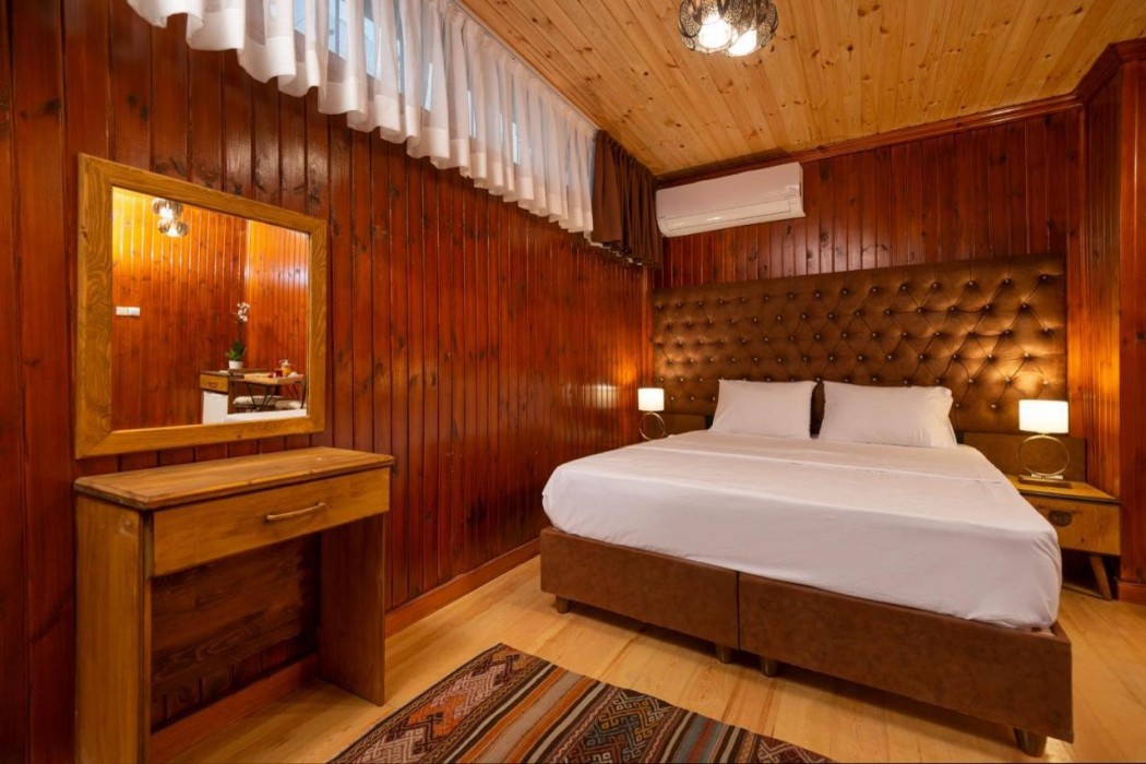 Wonder Wood Hotel 10/59