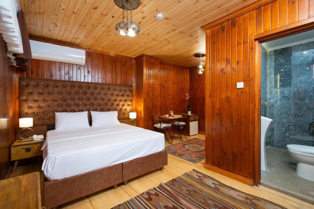 Wonder Wood Hotel 11/59