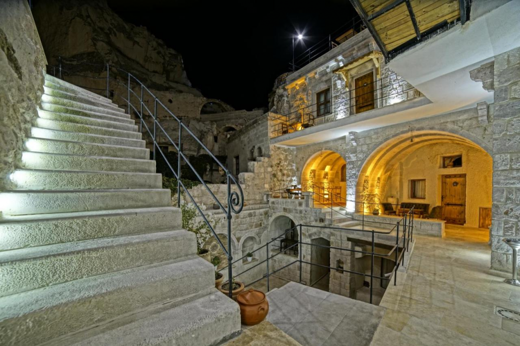 Risus Cave Suites 5/55