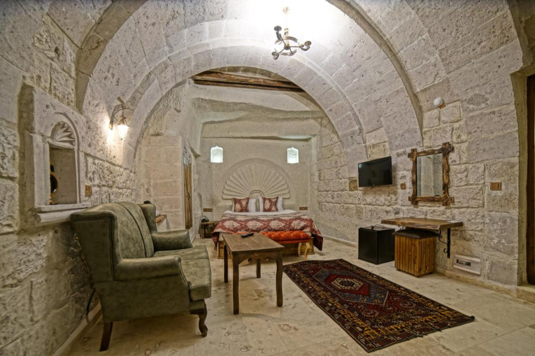Risus Cave Suites 8/55