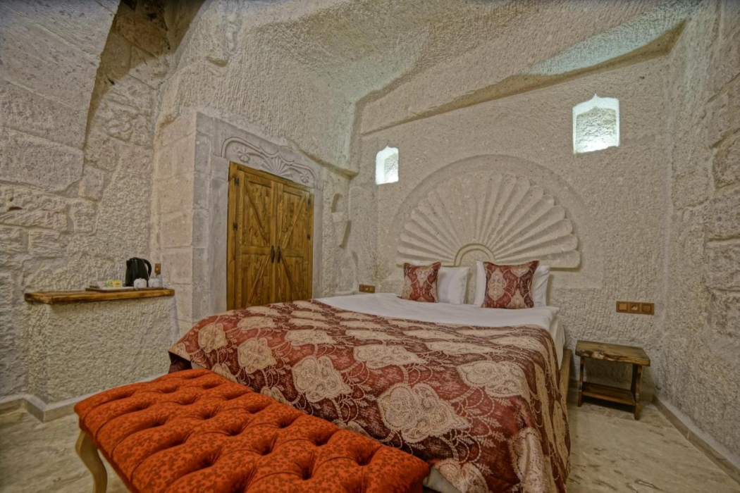 Risus Cave Suites 10/55