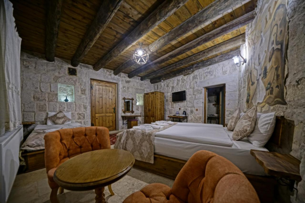 Risus Cave Suites 9/55