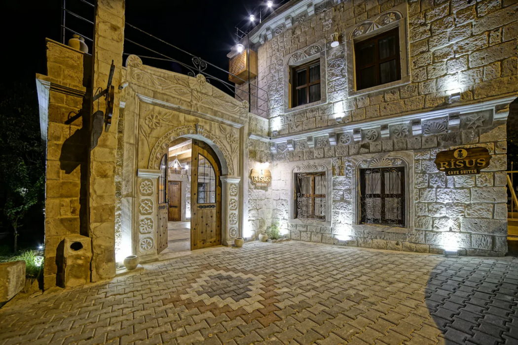 Risus Cave Suites 2/55
