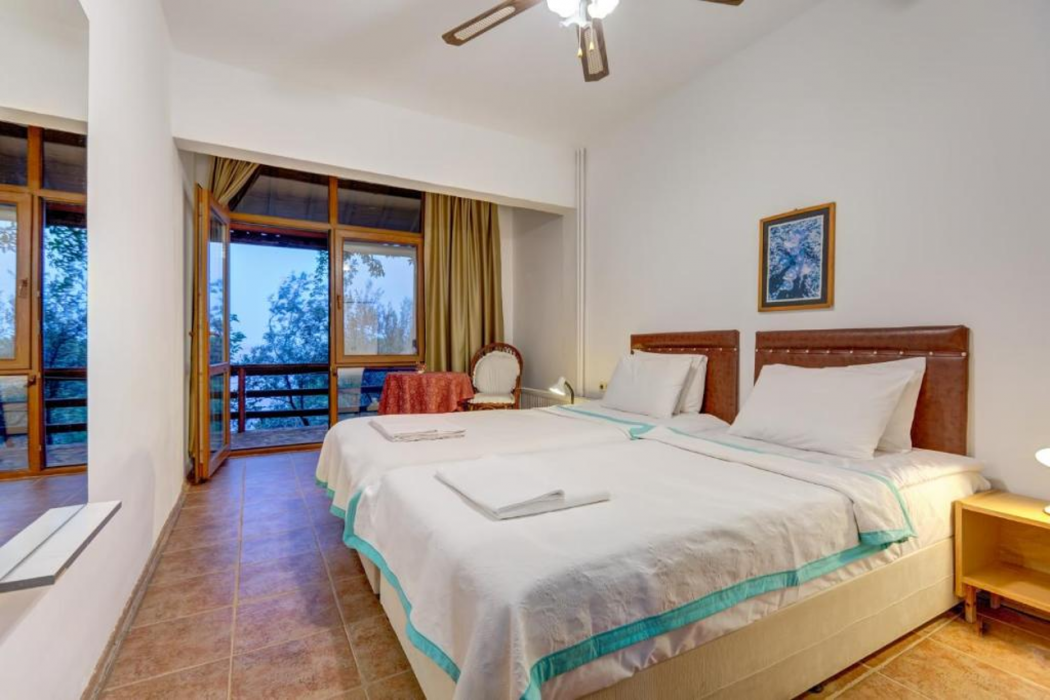Assos Terrace Hotel 7/37