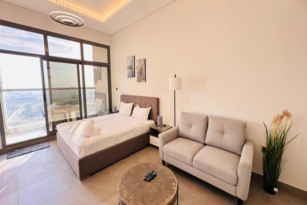 Upscale Apartment at Oval Tower Near Downtown with Balcony and Parking by Belvilla 8/11