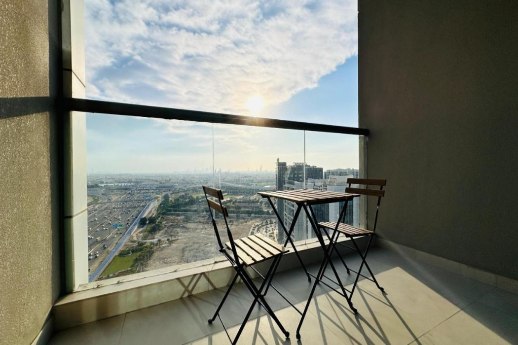 Upscale Apartment at Oval Tower Near Downtown with Balcony and Parking by Belvilla 9/11