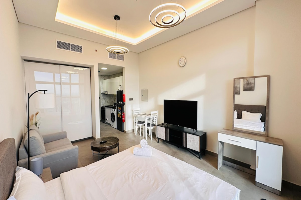 Luxury Studio Apartment Canal View Business Bay Free Parking by Belvilla photo4