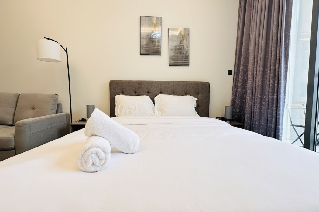 Luxury Studio Apartment Canal View Business Bay Free Parking by Belvilla photo2