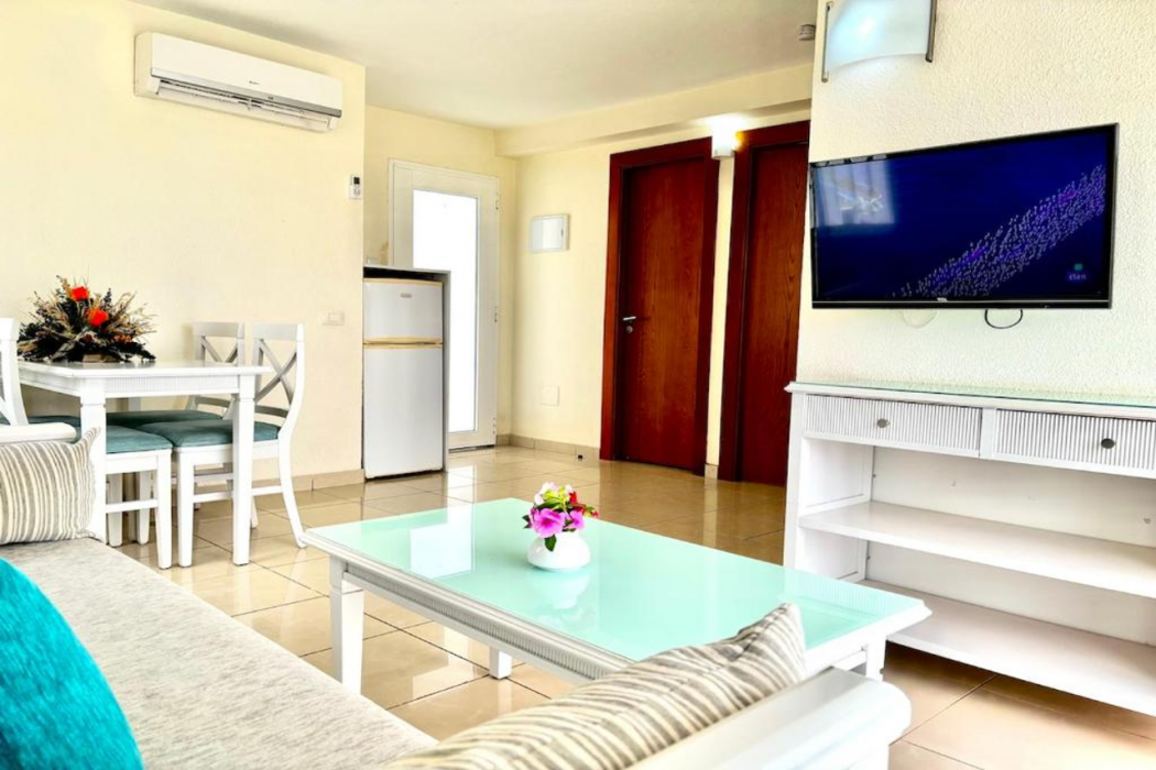 Cocoteros Apartments 9/11