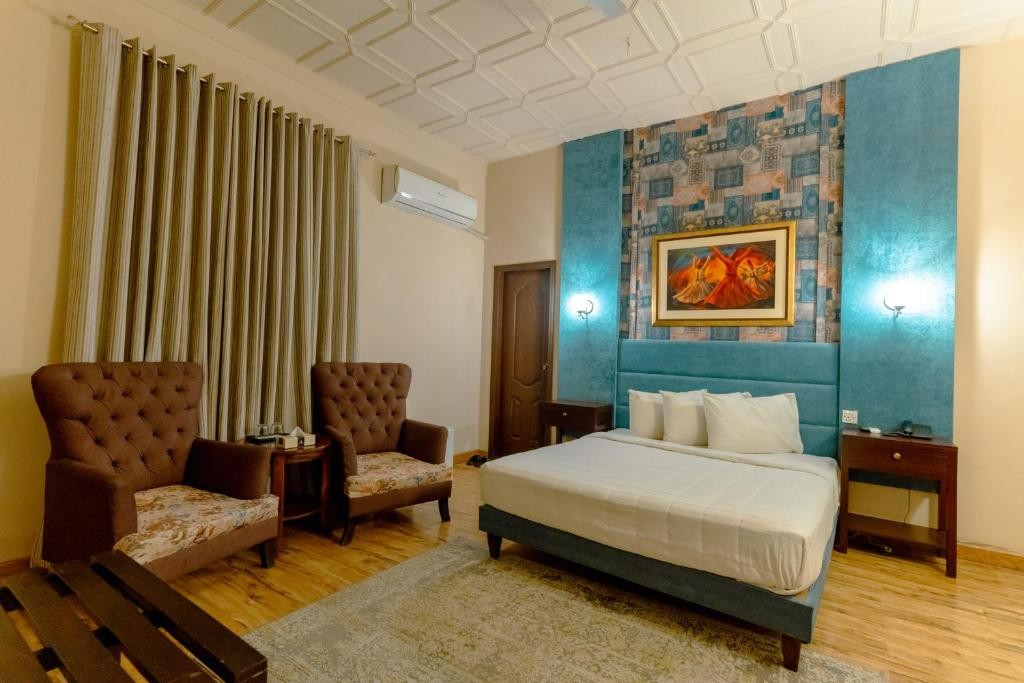 Shelton Guest House 24/54