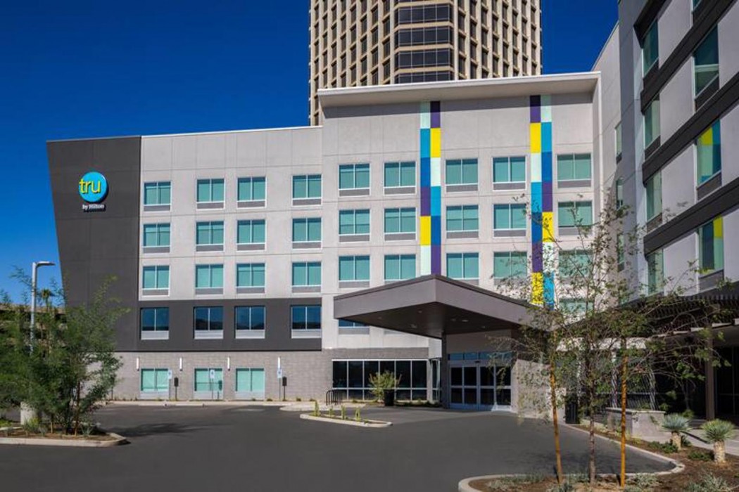 Tru by Hilton Phoenix Midtown photo2