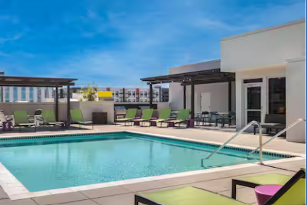 Tru by Hilton Phoenix Midtown 24/36