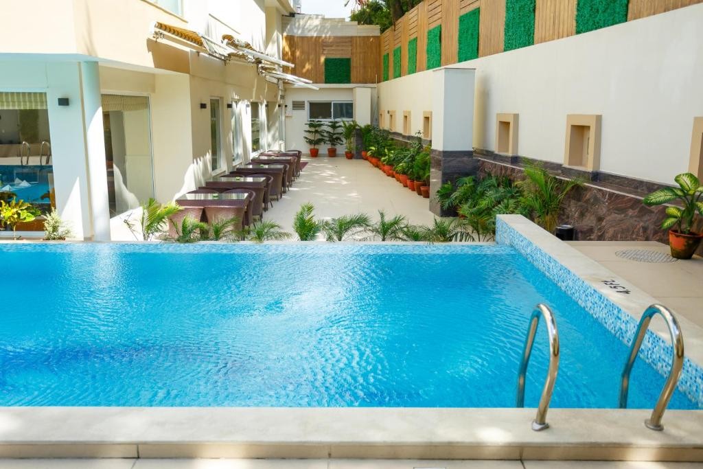 Hotel Crowne Imperial 16/17