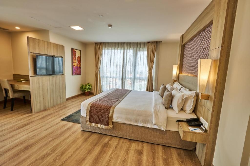 Hotel Crowne Imperial 8/17