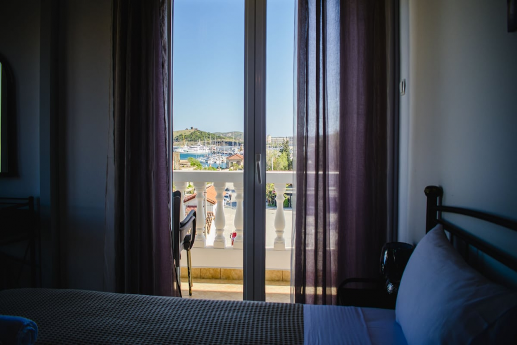 Nikolakakis Rooms Lavrio 20/65