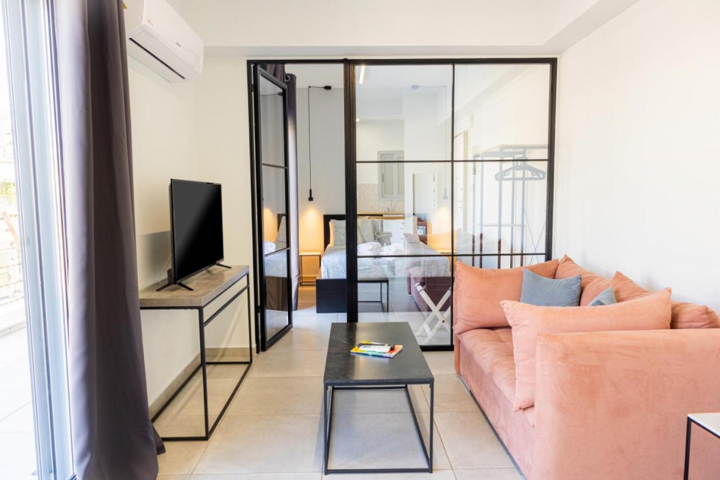 The Omnia Collection Pagrati 20/60
