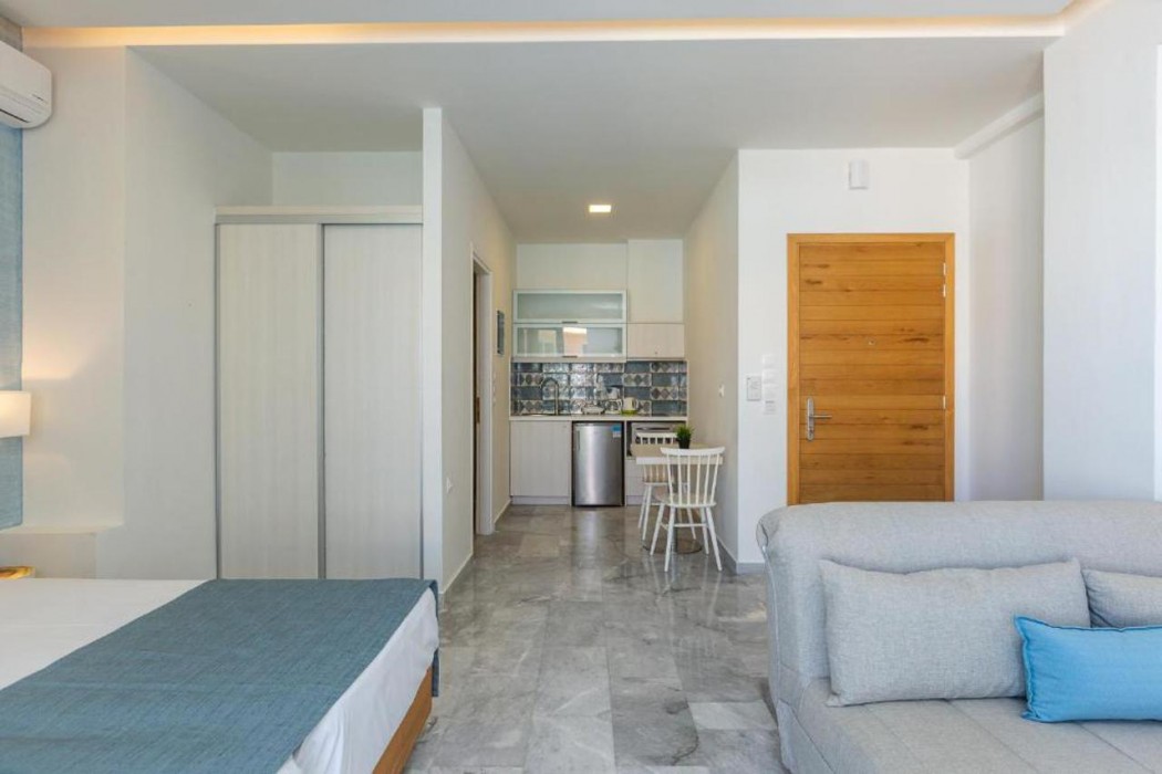 Meltemi Coast Suites 10/68