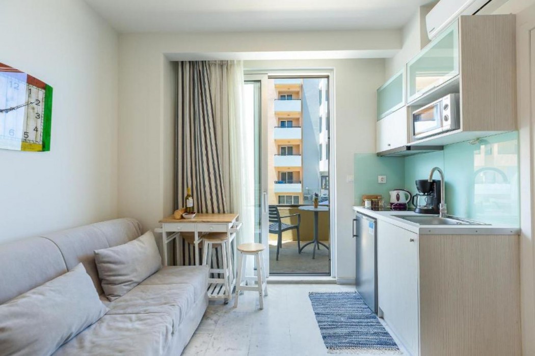 Meltemi Coast Suites 12/68
