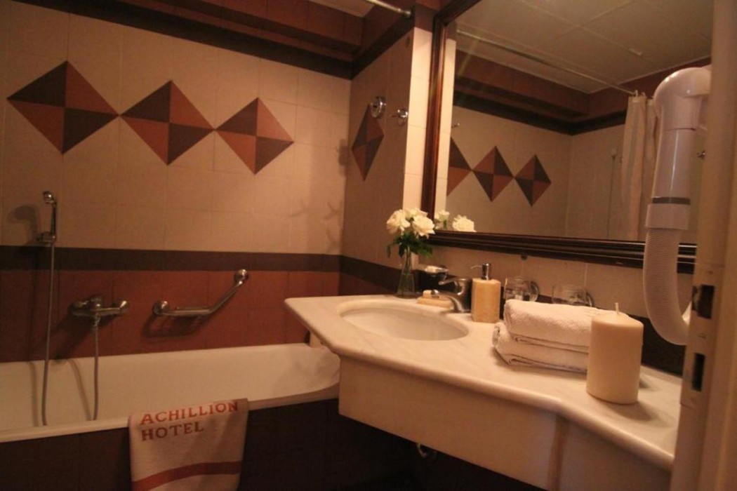 Ahilion Hotel 9/37
