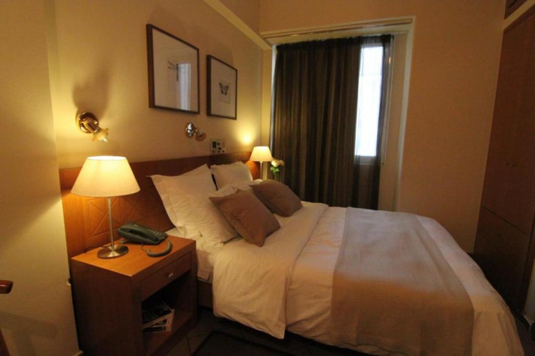 Ahilion Hotel 8/37