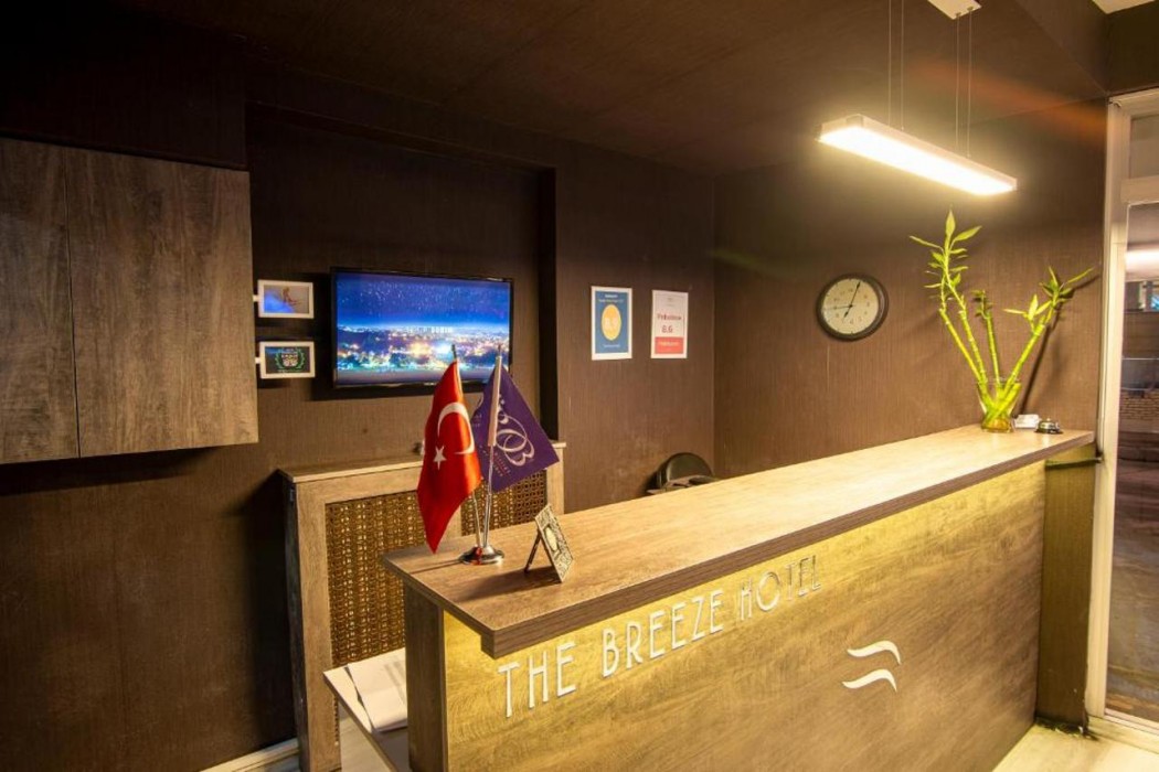 The Breeze Hotel 14/60