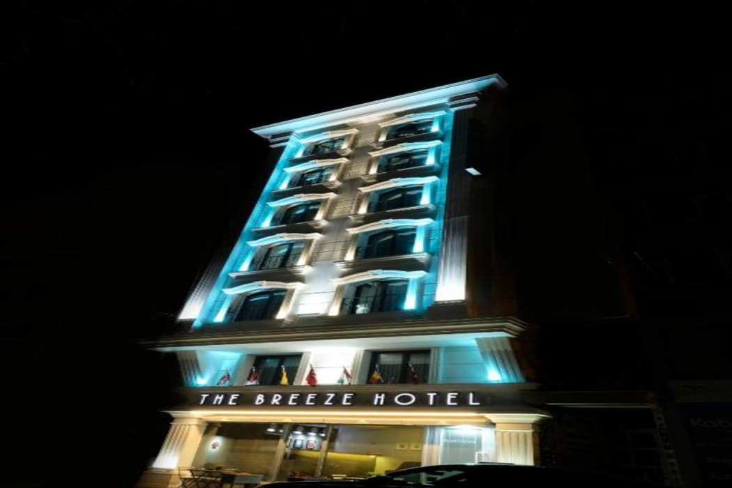 The Breeze Hotel 2/60