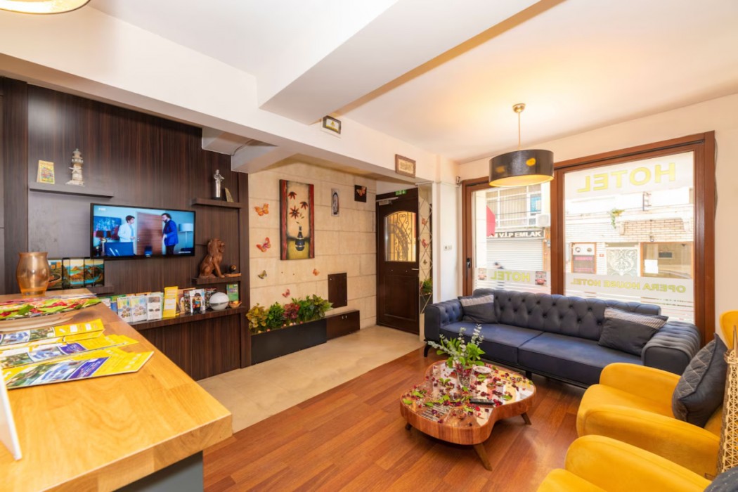 Opera House Hotel 44/64