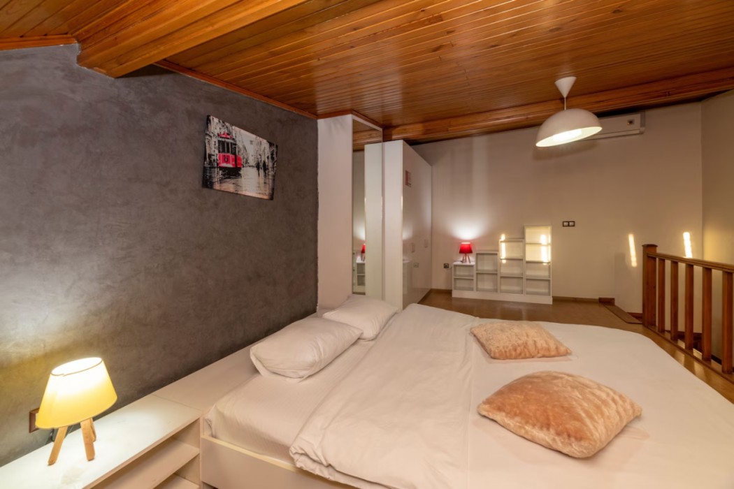 Opera House Hotel 24/64