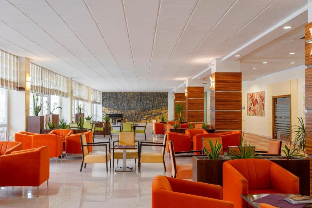 Hotel Behounek 12/77