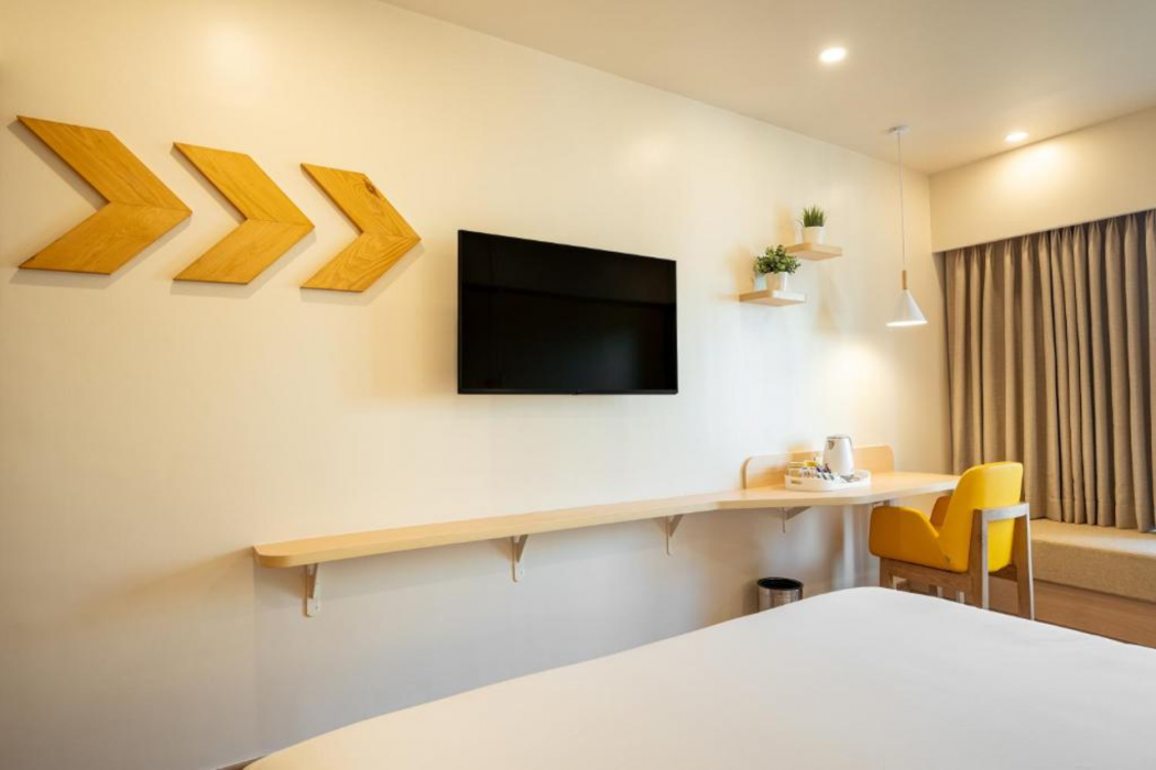 Bloom Hub - WEH Andheri 6/14