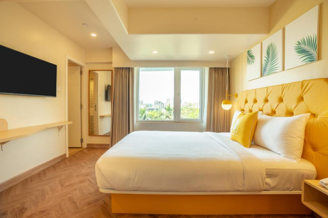Bloom Hub - WEH Andheri 8/14