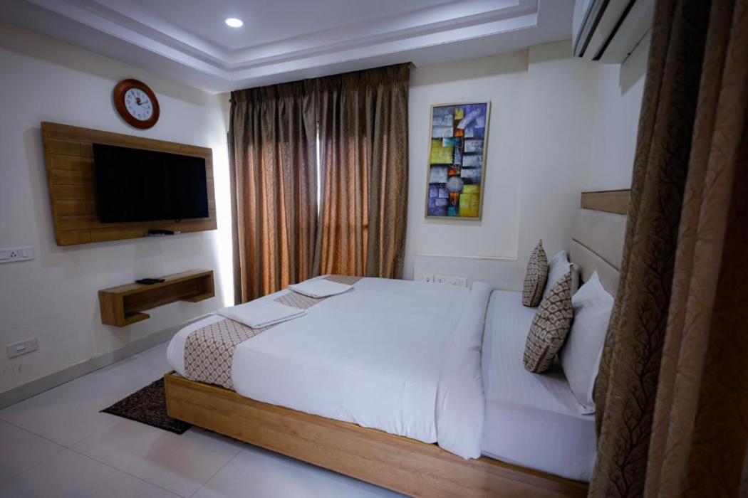 M Square Hotel 8/40