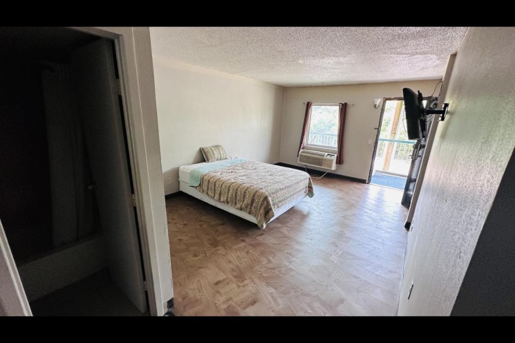 Hallmark Inn By OYO Fort Wayne 8/16