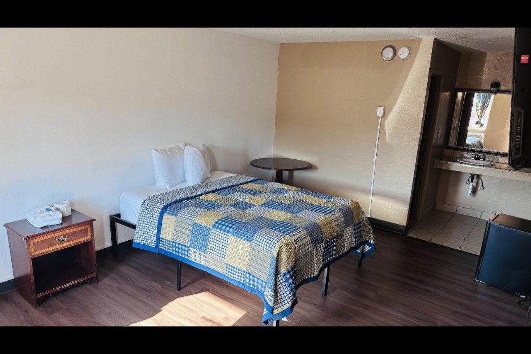 Hallmark Inn By OYO Fort Wayne 11/16