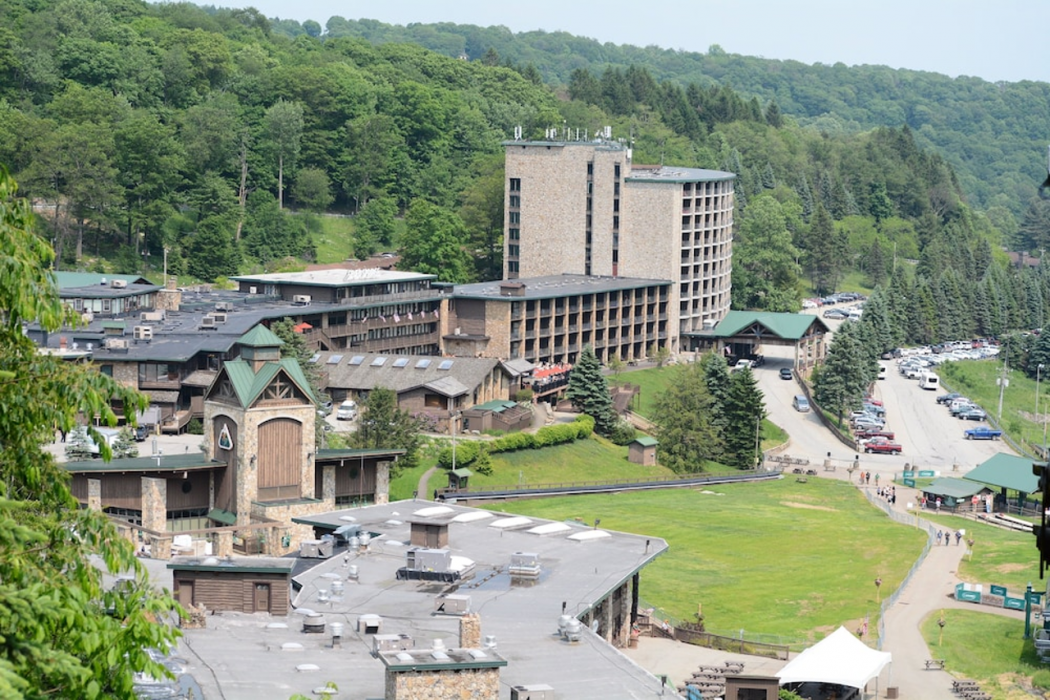 Slopeside Hotel at Seven Springs Resort 2/35