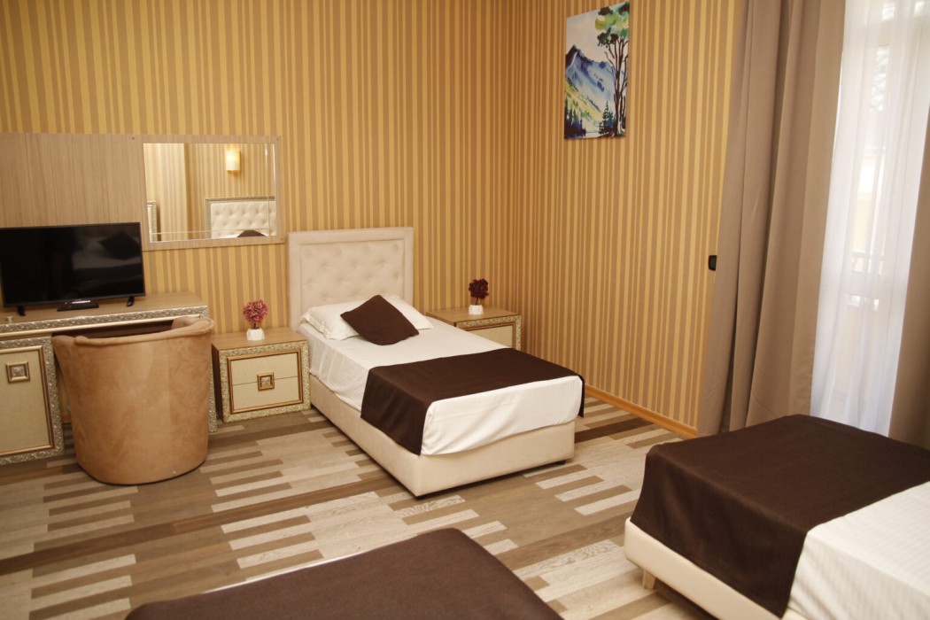 Amh Hotel 32/88