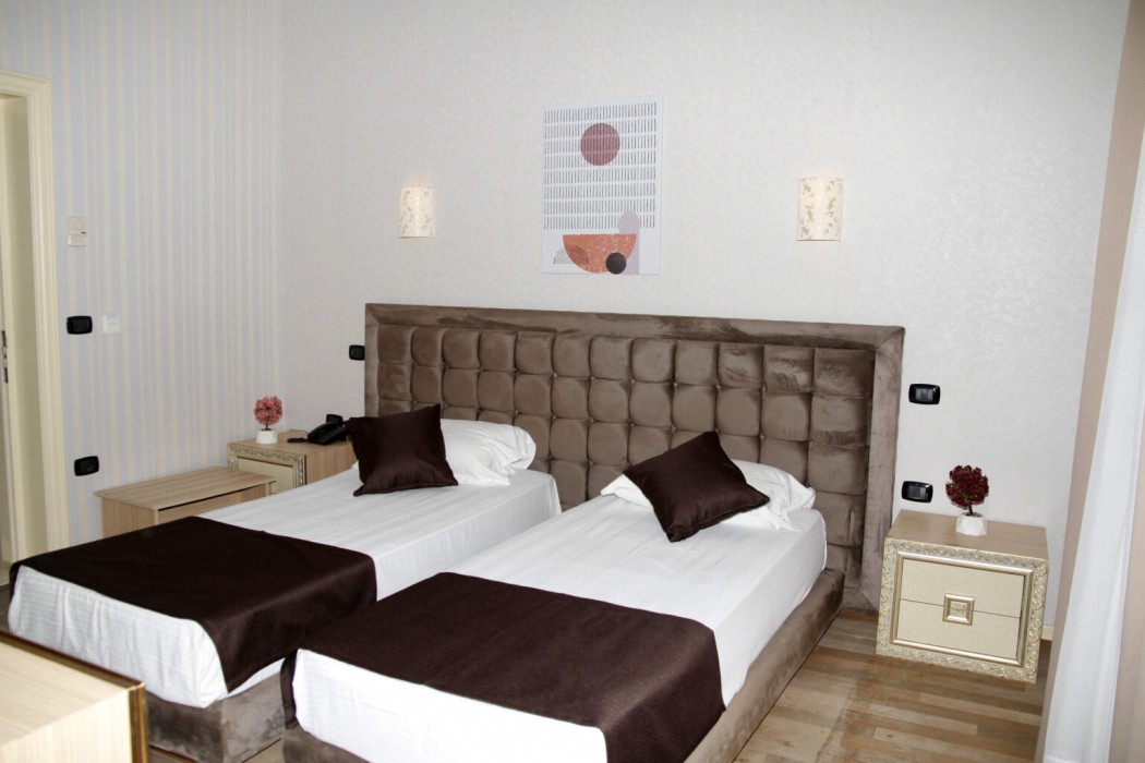 Amh Hotel 34/88