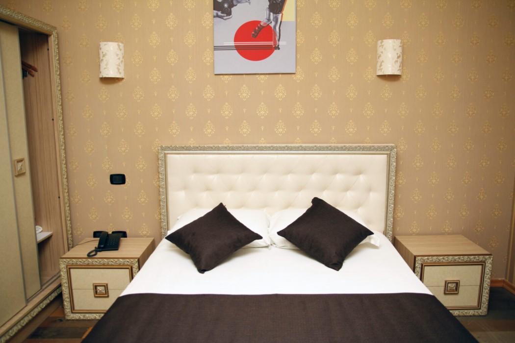 Amh Hotel 27/88