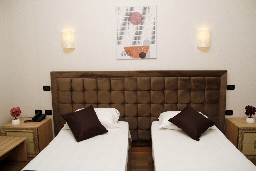 Amh Hotel 35/88