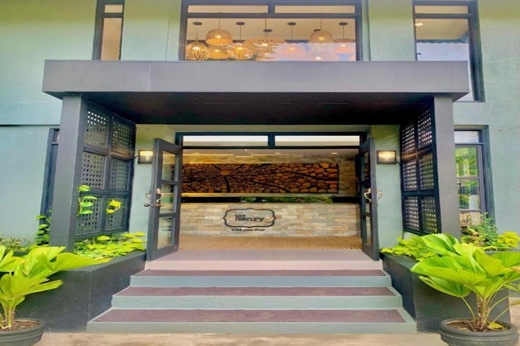 The Henry Resort Taramindu Laiya in San Juan