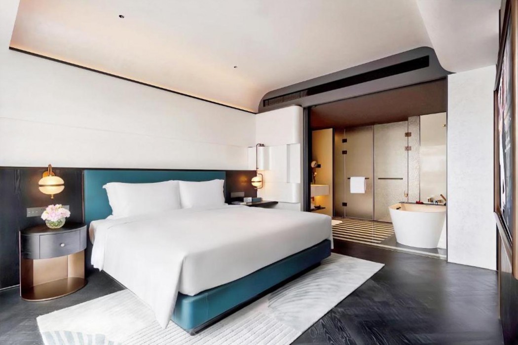 Sofitel Shanghai North Bund 16/60