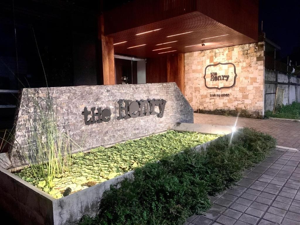The Henry Hotel Roost Bacolod