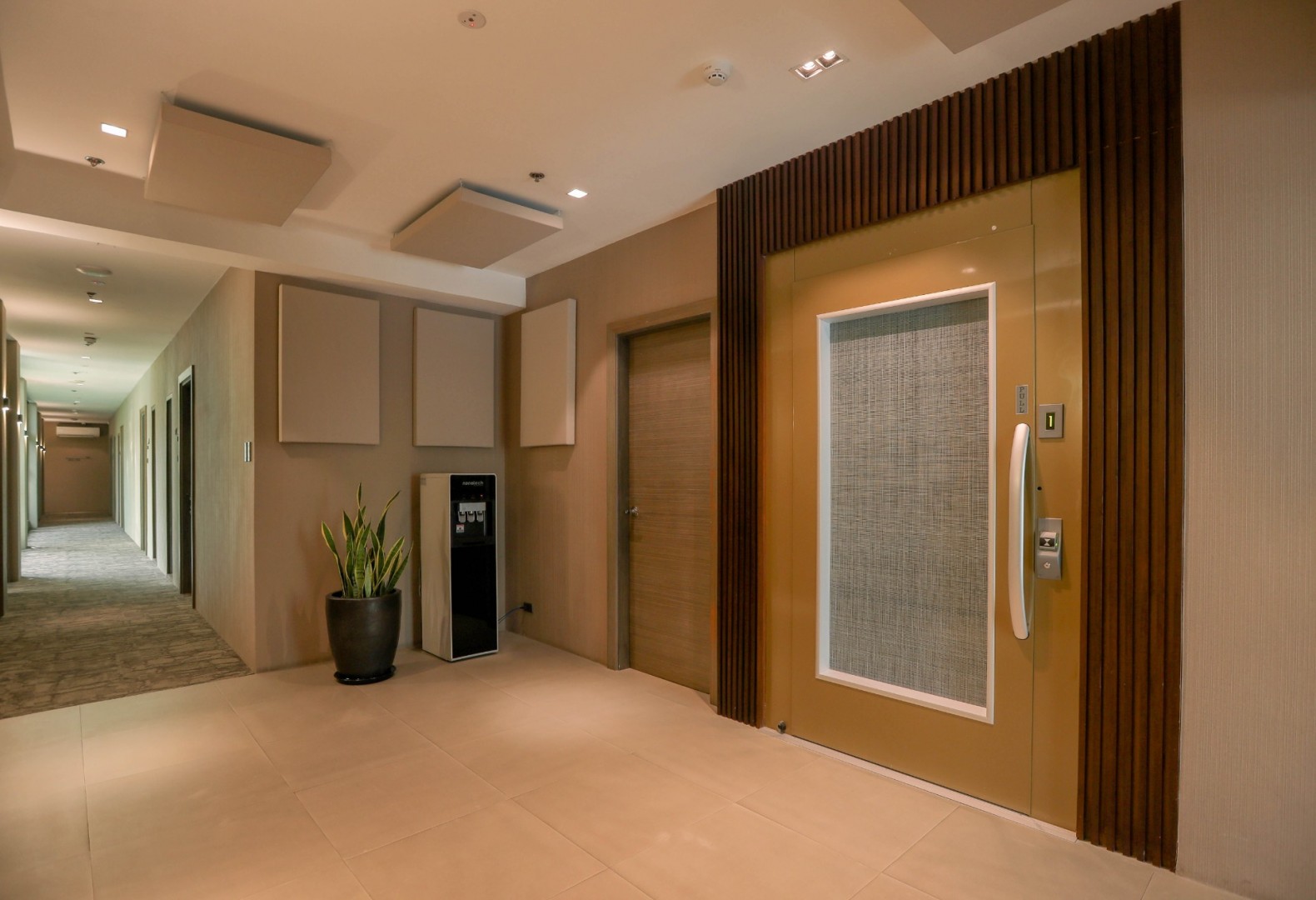 The Henry Hotel Roost Bacolod 6/93