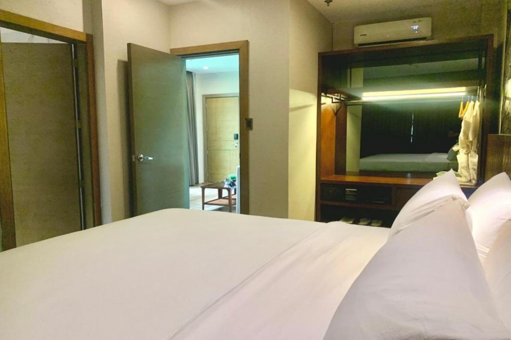 The Henry Hotel Roost Bacolod 19/93
