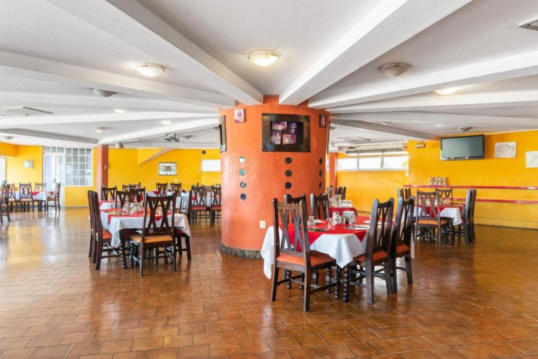 OYO Hotel Casa Blanca in MARTINEZ DE LA TORRE