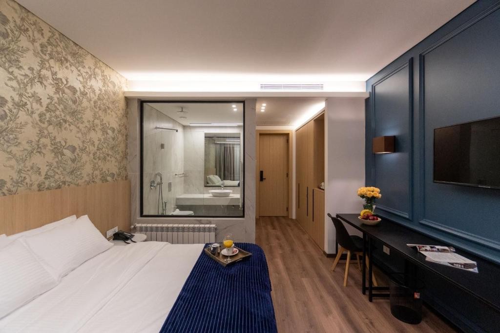 Votre Hotel 15/68