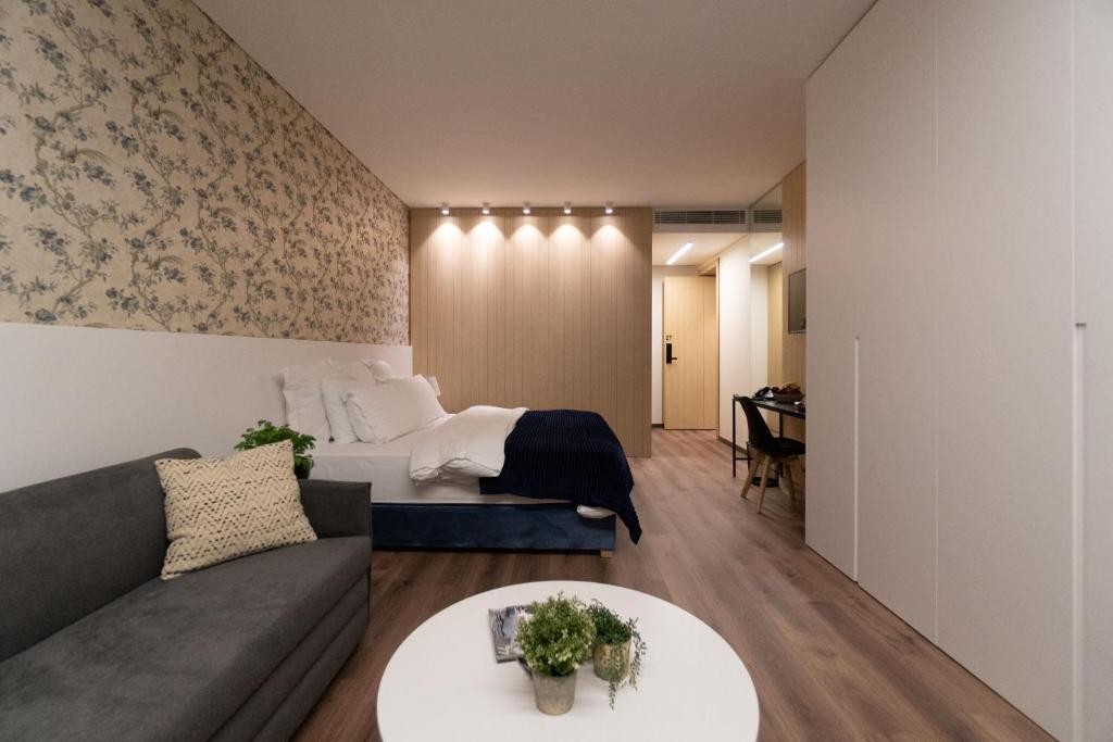 Votre Hotel 13/68