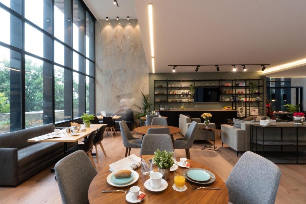 Votre Hotel 32/68