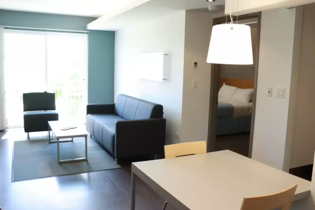 Barker Suites Southport, an Ascend Collection Hotel 8/40