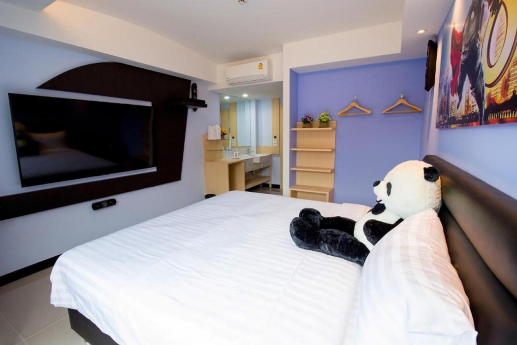 Lucky Panda Hotel by ZUZU 10/29